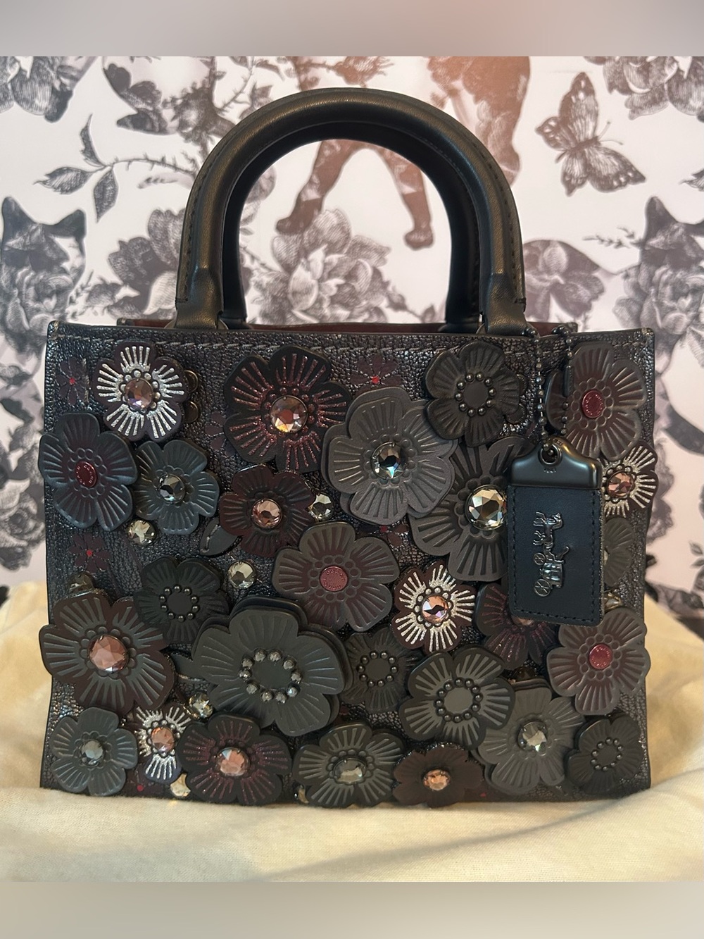 COACH ROGUE 25 CRYSTAL TEA ROSE EUC